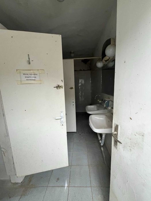 Промишлен имот в гр. Казанлък – парцел 2678 кв.м. с 3 производствени сгради