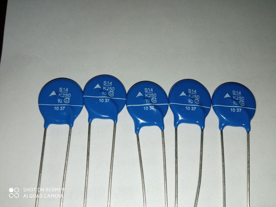 Варистор S14K250