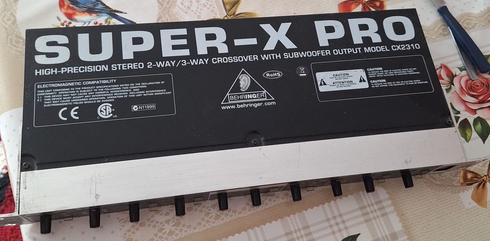 Crossover Behringer Cx 2310