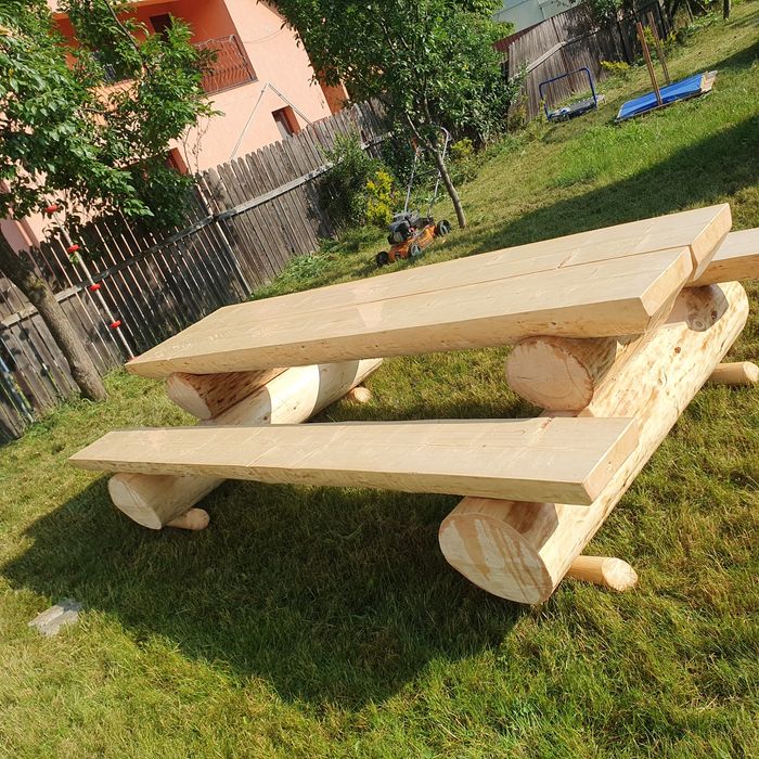 Masă lemn rotund, mobilier gradina,căsuțe, locuri de joacă