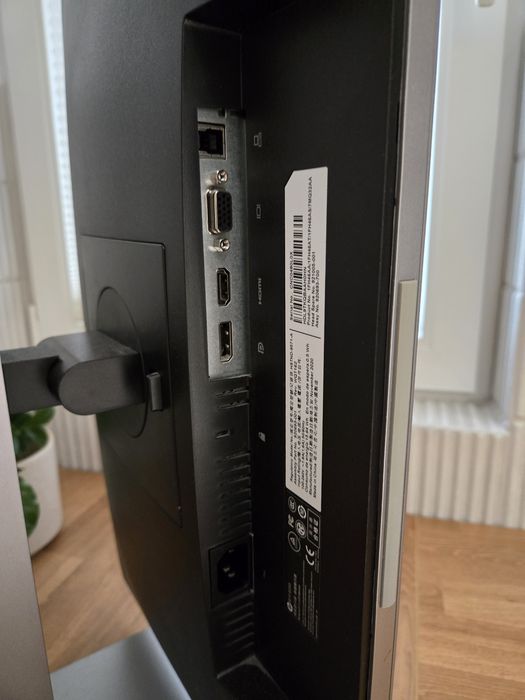 Monitor HP E233, 23" (58,4 cm), LCD – stare foarte bună