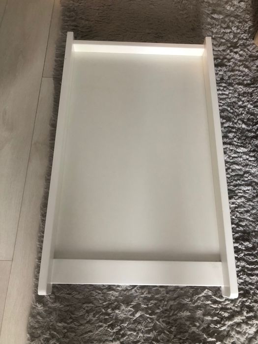 Masa de infasat din lemn atasabila la patut bebe