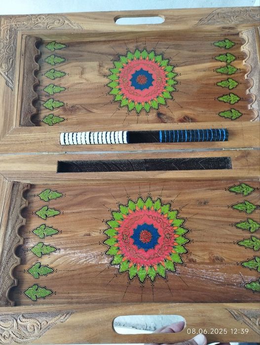 Торангул дарахтидан ясалган чиройли нарда.