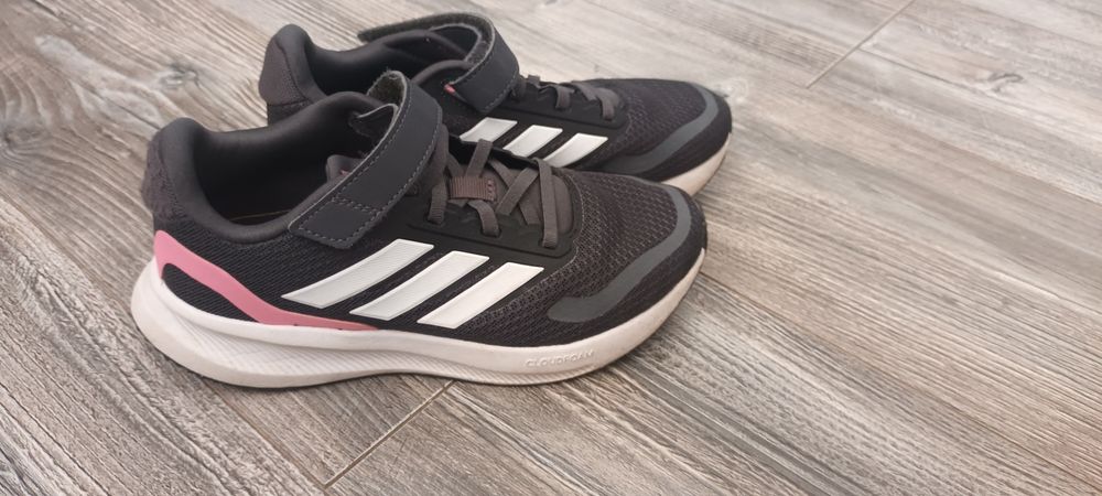 Детски маратонки ADIDAS 35н. Къси панталони NIKE
