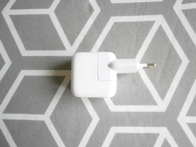 Захранващ адаптер Apple