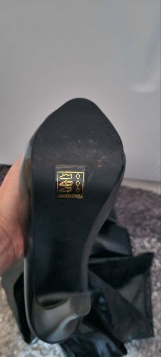 Обувки в много добро състояние и нови 37 номер с висок ток