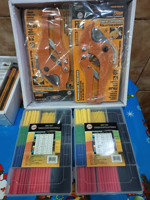 Scule de mână Noi.