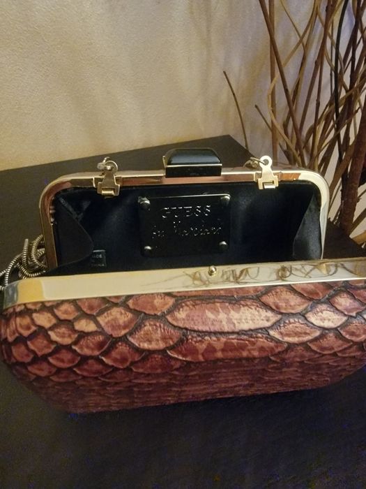 Дамска чанта GUESS