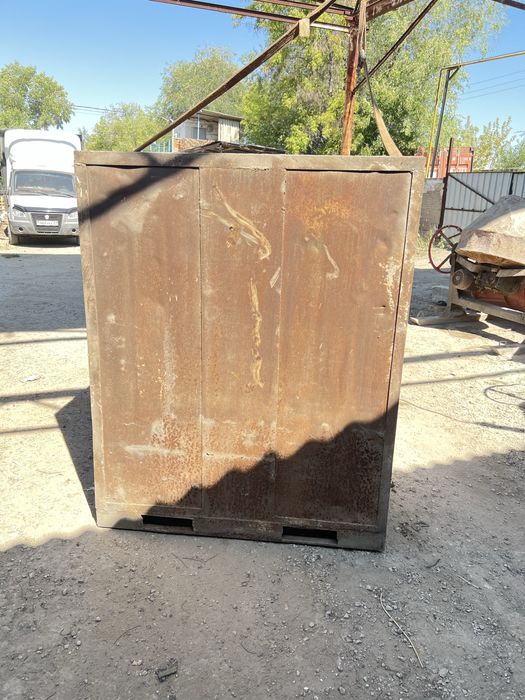 Сейф металический