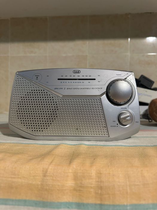 Radio trevi ca nou 30 lei.