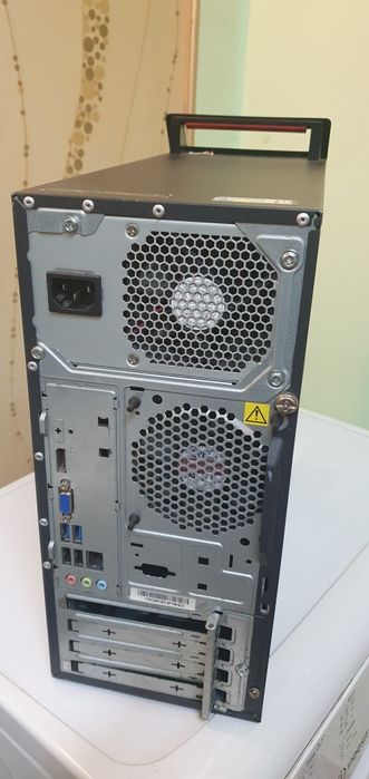 Vând calculator Lenovo