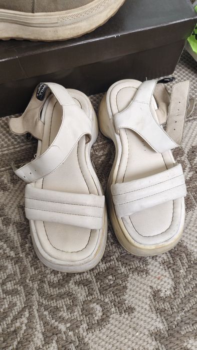 Отдам обувь бесплатно