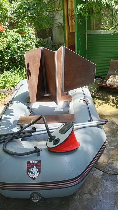 Лодка hunter серая