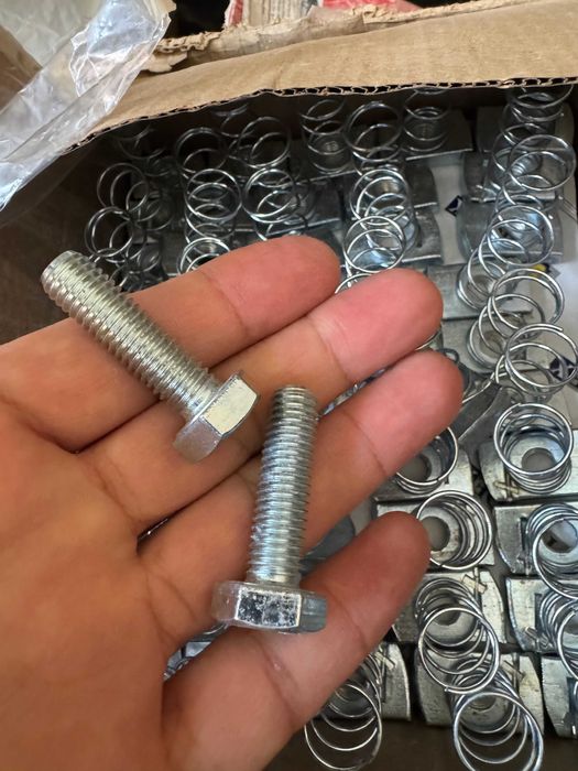 Гайка с пружиной