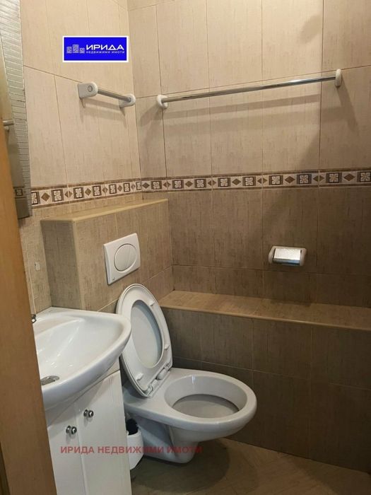 Тристаен апартамент в Бъкстон