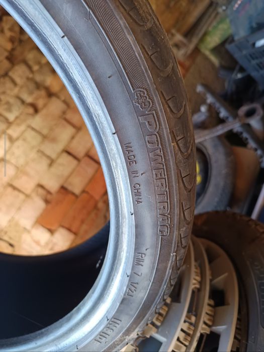 Гума 205/40/R17.