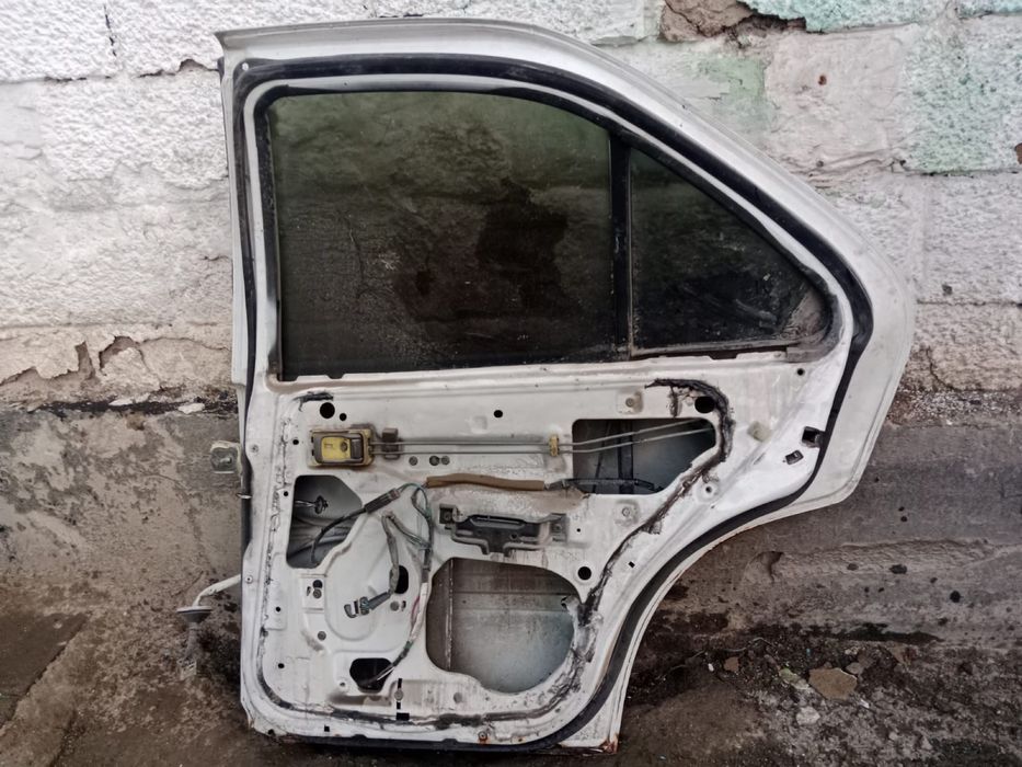 Nissan Sunny B14 двери