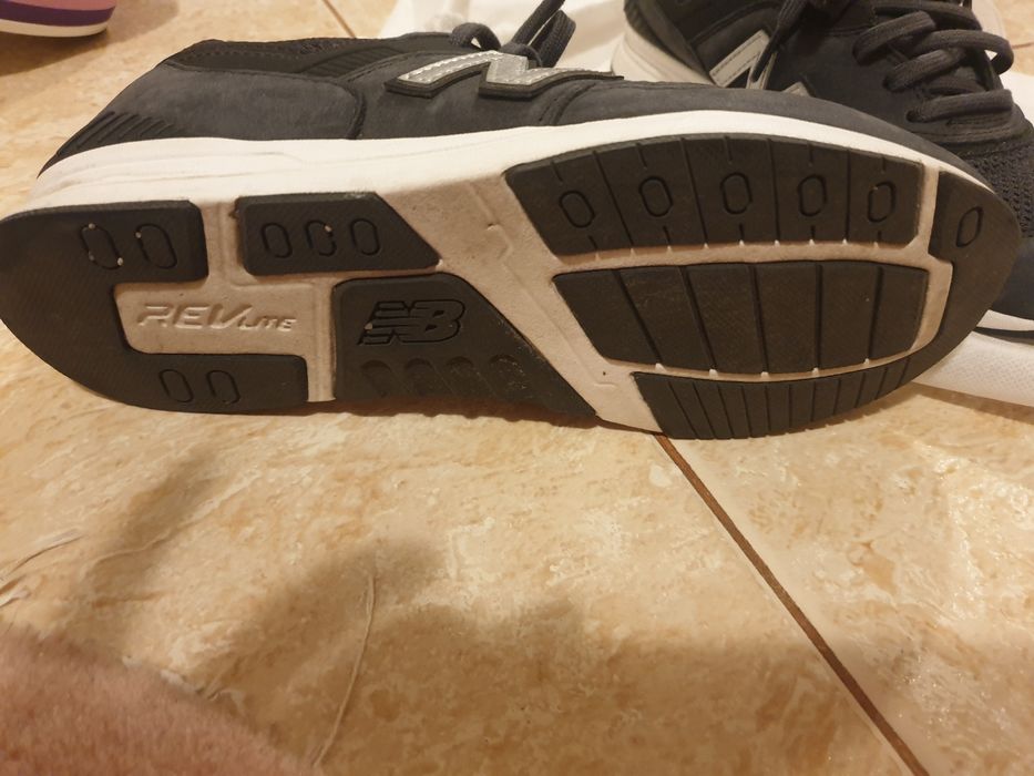 Adidașii  New Balance