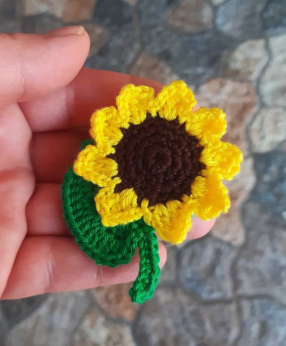 brose crosetate sub forma de flori (iasomie, mac, floarea soarelui, trandafir)