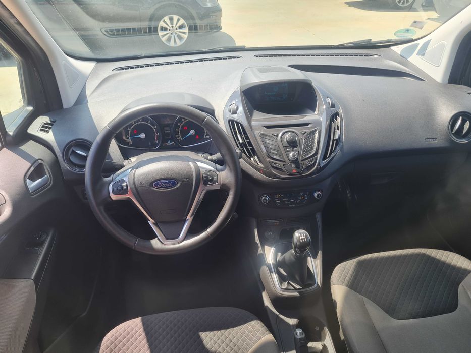 Ford Tourneo Courier 1.0 Ecoboost  100C.P. an2016 cash sau rate fixe