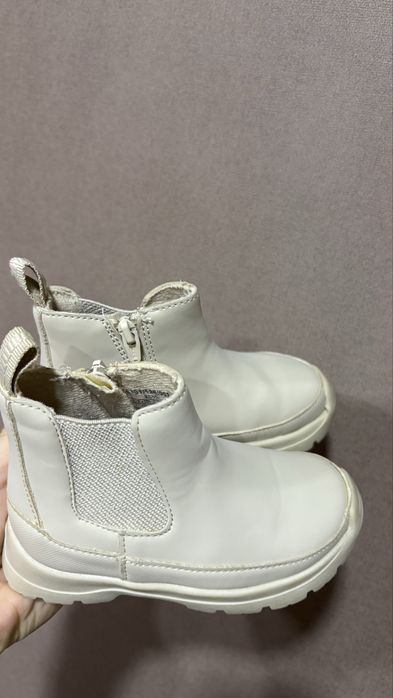 Zara боти в бежов цвят за момиче 22 номер