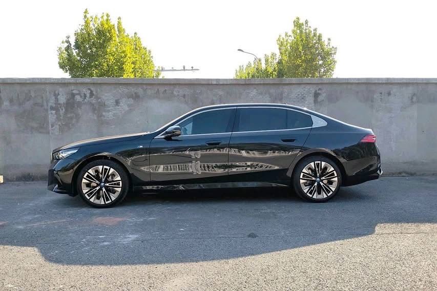 BMW i5 xDrive 50L под заказ от Terra Auto