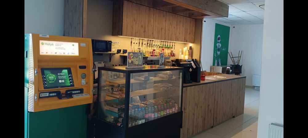 Кофейня на продажу с высоким траффиком людей.