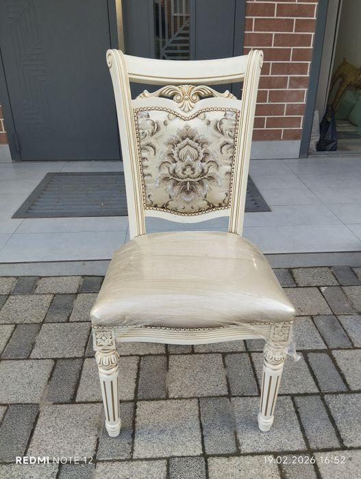 Продается стол и стулья