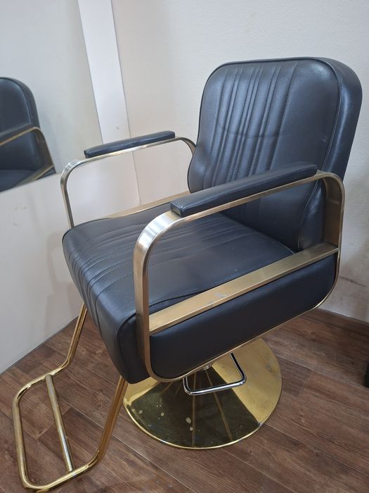 Продам парикмахерское кресло!