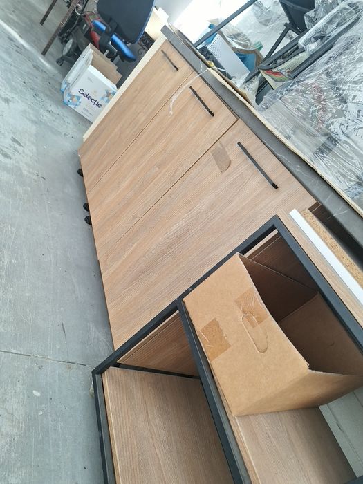 Vand mobilier. Noi