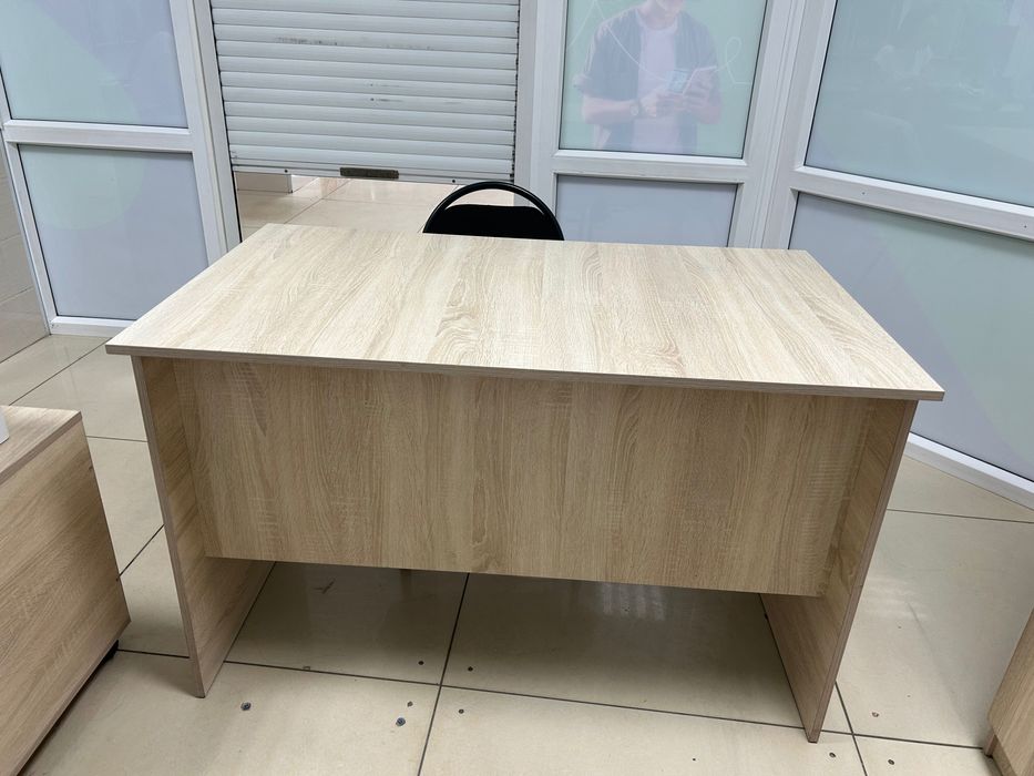 Продается офисный стол