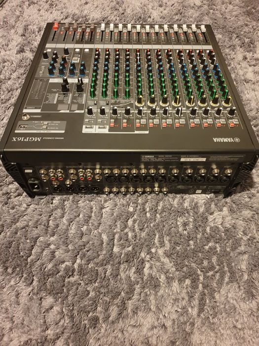 Mixer audio profesional Yamaha MGP 16X