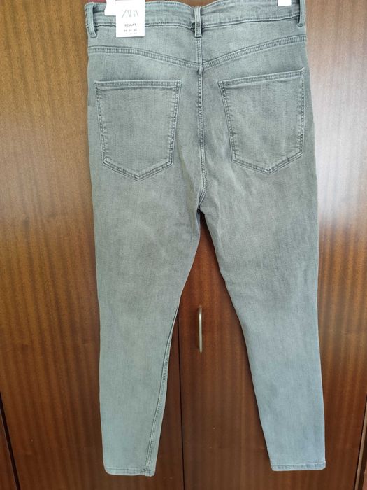 НОВИ дънки Zara с етикет, размер 44, сиви, висока талия