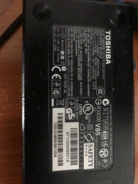 (VAND SAU SCHIMB CU PC) Toshiba Satelitte L855-12V 2011 (utilizat)