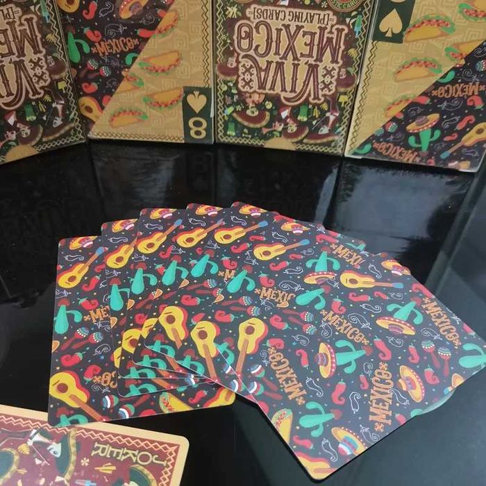 Cărți de joc cu motive mexicane ideale pentru colecționari sau cadou