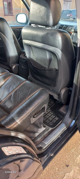 Vând Mercedes ML cutie Manuală