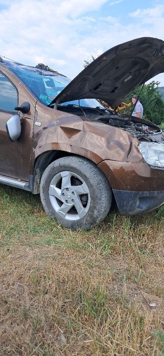 Dacia duster 1.6 benzina  si gpl, avariata