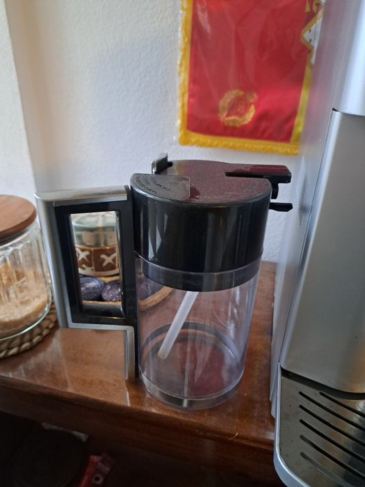 Expresor DeLonghi Magnifica Elegance