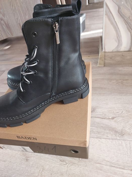 Продам новые ботинки женские