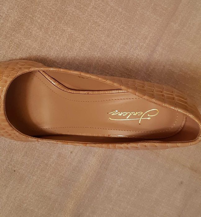 Продавам  нови дамски официални обувки