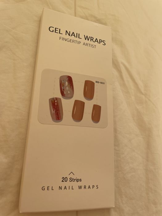 Комплект - UV/LED лампа и два вида гел стикери за маникюр.