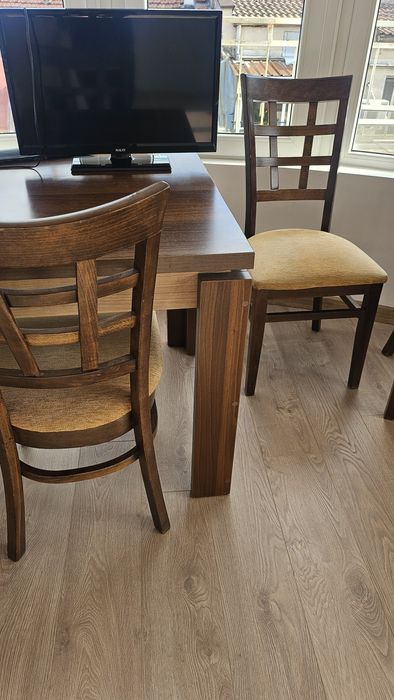 Маса трапезна -дървена, масивна 200 лв.