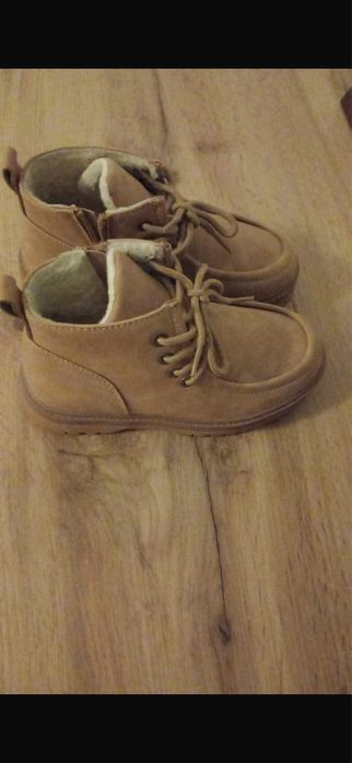 Vind doua perechi ghete copii