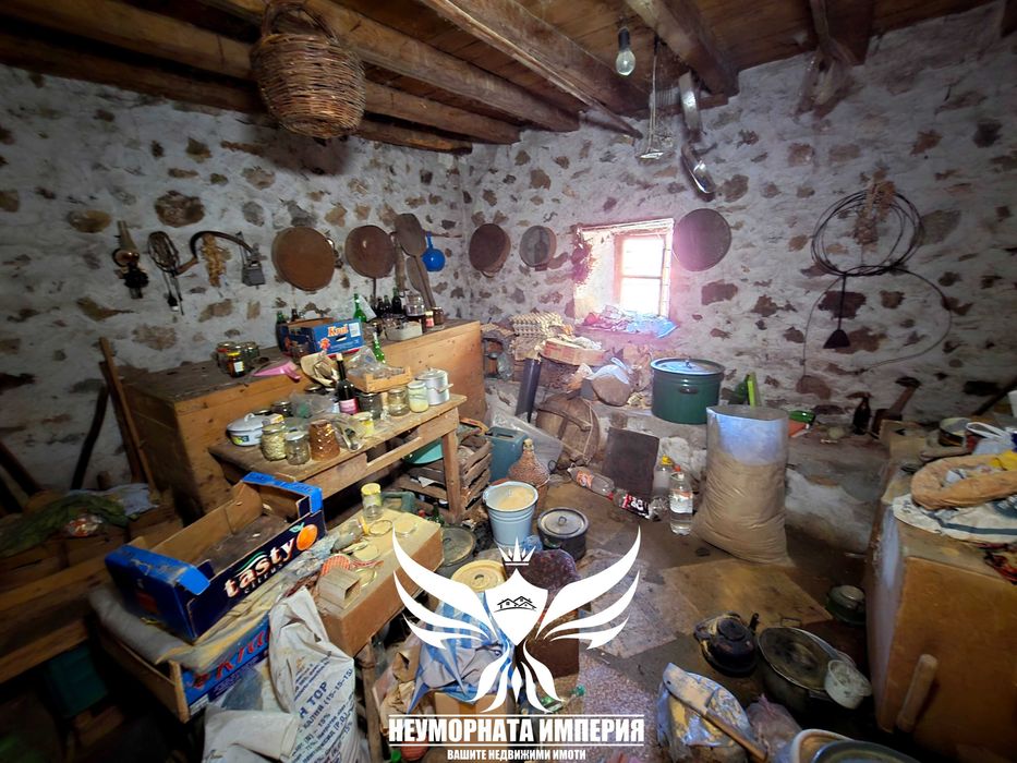 Продавам триетажна къща 150РЗП с 155кв. двор в село Малево