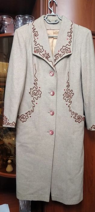 пальто демисезонное ,красивое ,дизайнерское