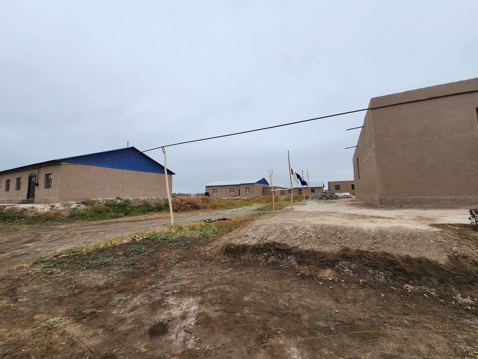 Жой урни сотилади Турткуль 6 сотик ориентр шиша завод