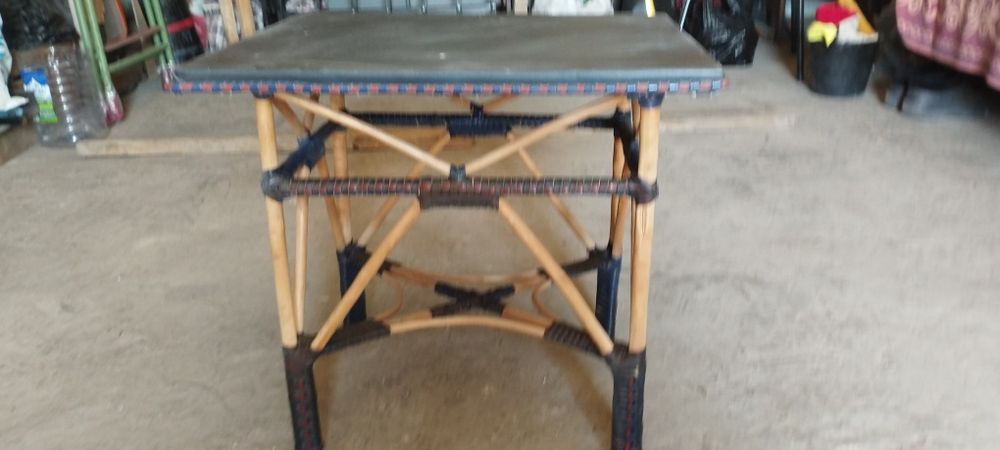 Продам столик журнальный