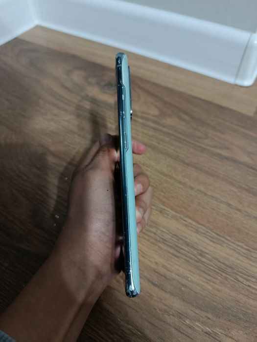 Samsung S20fe в хорошем состоянии