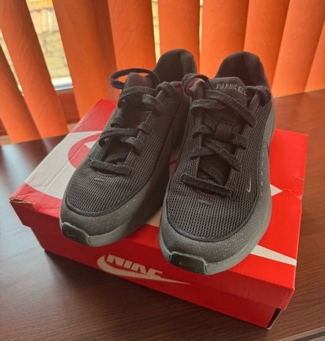 Маратонки nike черни
