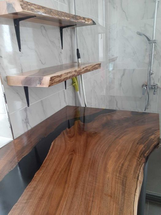 Дизайнерски плотове, маси и мебели от епоксидна смола и дърво.